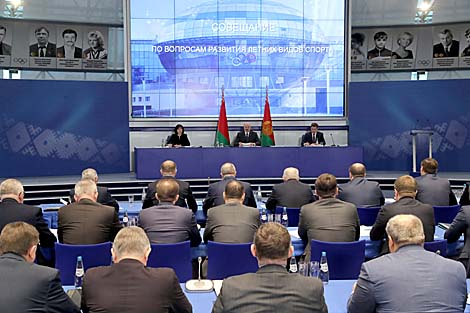 Лукашэнка лічыць, што беларускім спартсменам не хапае сілы духу на гульнявых пляцоўках