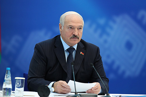 Лукашэнка: Беларусі трэба дамовіцца з Расіяй аб узаемным прызнанні віз