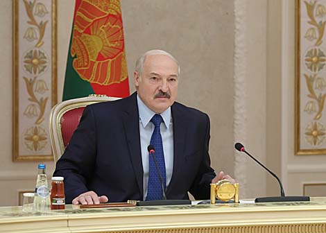 Лукашэнка: не хочам зрабіць яблыкам разладу рускую мову