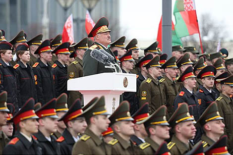 Лукашэнка: мы адзіныя i з'яднаныя як ніколі, таму справімся з усімі выклікамі эпохі