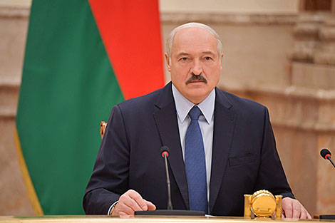 Лукашэнка ўраду: трэба будаваць гібкую эканоміку, а не рэагаваць на любы шорах