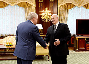 Лукашэнка: Беларусь хоча бачыць моцную Украіну