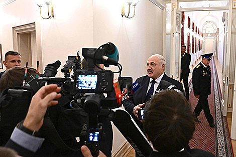 Лукашэнка заявіў аб наяўнасці добрых прапаноў наконт міру ва Украіне i перасцярог Зяленскага ад пагроз