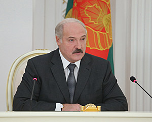 Лукашэнка: Усе чыноўнікі павінны працаваць так, каб народ у папрок не паставіў ніводную з праблем