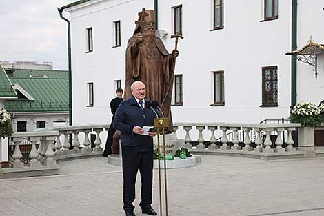 Лукашэнка: беларусы проціпастаўляюць заходняй крывадушнасці сваю спакойную мудрасць