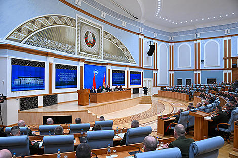 Лукашэнка назваў безальтэрнатыўную гарантыю міру i бяспекі дзяржавы