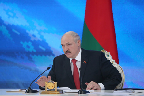 Лукашэнка: У нас няма іншага шляху, як развіваць шматвектарную палітыку