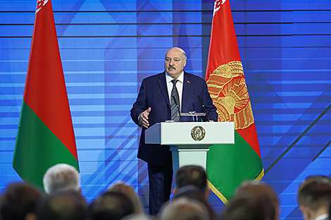Лукашэнка пра Беларусь i Расію: нікуды мы не нацэлены, ніякая Еўропа, Парыж i Лондан нам не патрэбны