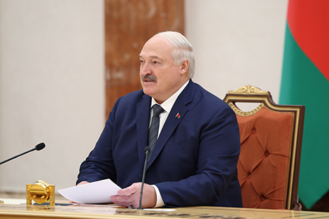 Лукашэнка заклікаў краіны СНД i ЕАЭС трымацца адзін за аднаго i не бегчы ў розныя бакі