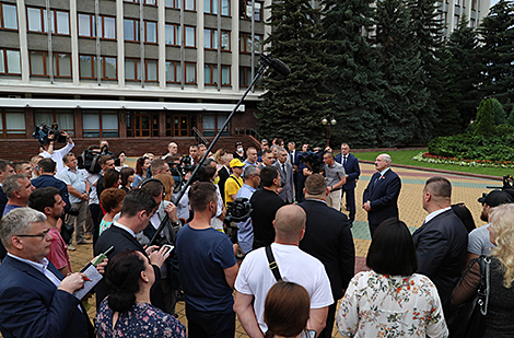 Лукашэнка паабяцаў аб'явіць у Брэсце рэферэндум наконт лёсу акумулятарнага завода