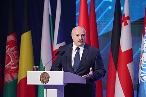 Лукашэнка заклікае да стварэння антытэрарыстычнага фронту сіламі міжнародных арганізацый