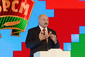 Лукашэнка: Падтрымка маладых сем'яў застанецца адным з прыярытэтаў палітыкі Беларусі