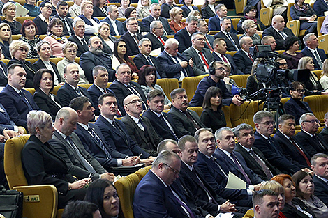 Лукашэнка на сходзе Белкаапсаюза: за вёску галавой адказваеце!
