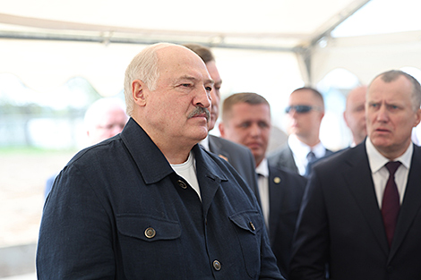 Лукашэнка ў Шклове наведаў камбікормавы завод