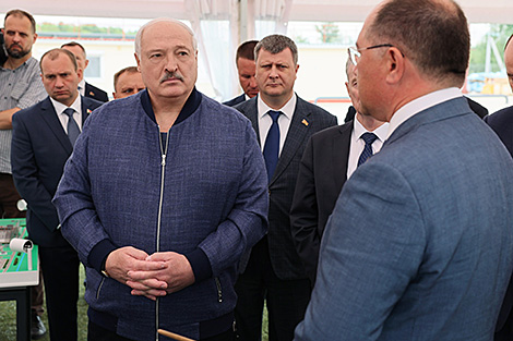 Лукашэнка расказаў аб двух шляхах у развіцці вытворчай сферы Беларусі