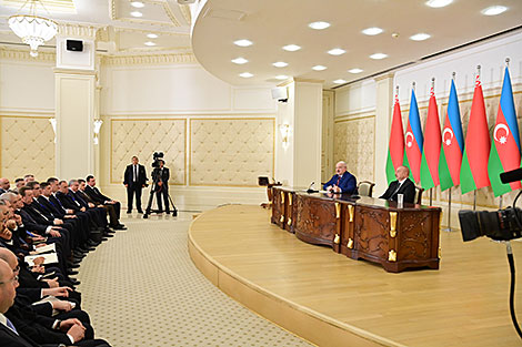 Лукашэнка і Аліеў абмеркавалі пашырэнне прамкааперацыі. Якія рэзервы яшчэ не задзейнічаны