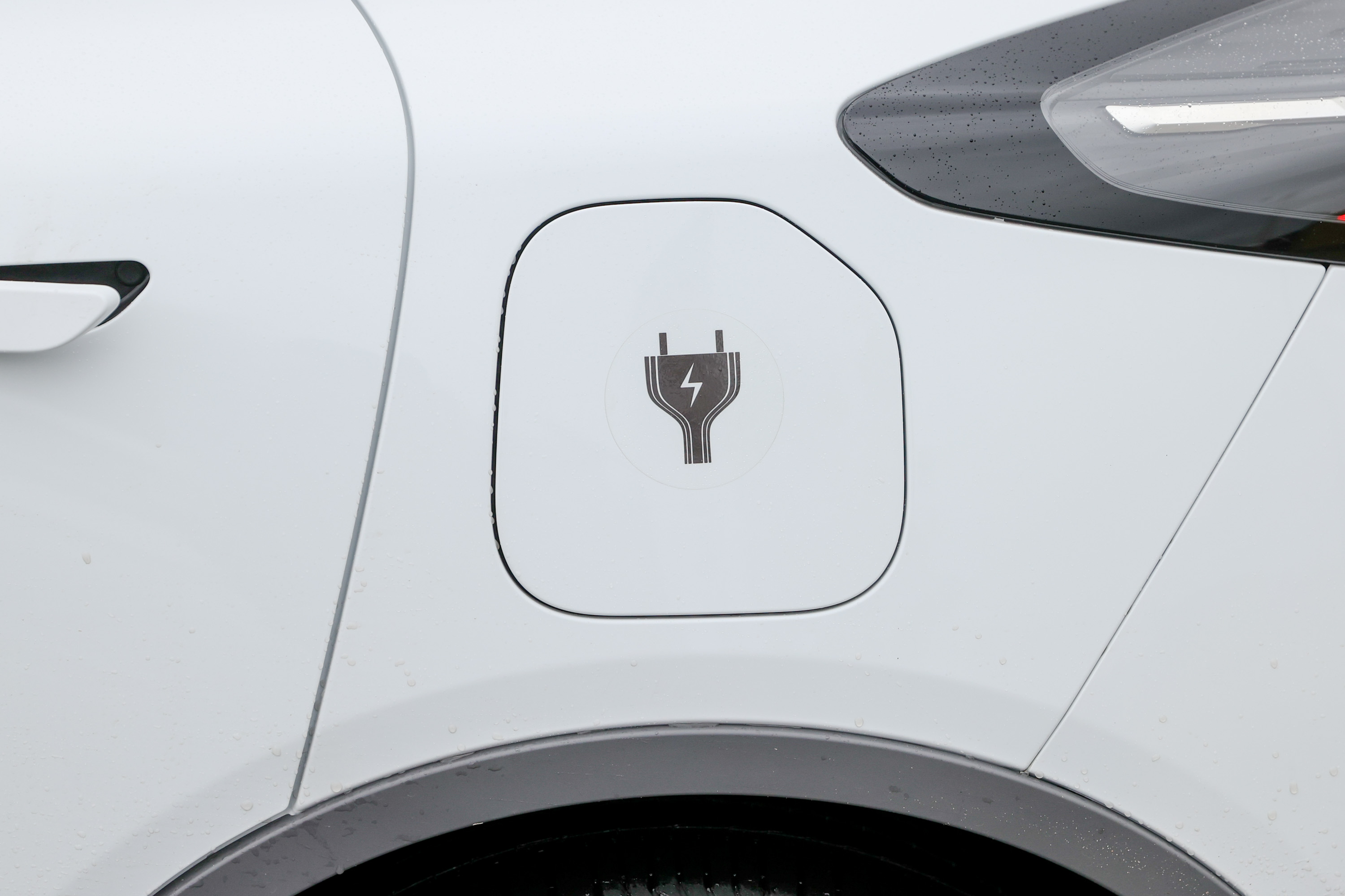 Лукашэнка ставіць задачу нарасціць выпуск электратранспарту і асвоіць усю лінейку дызельных матораў