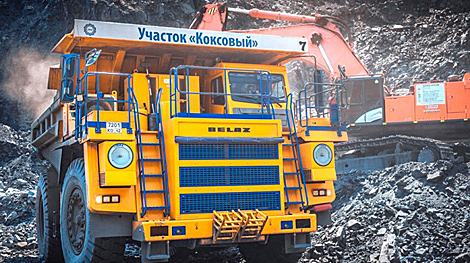 БелАЗ пачаў пастаўкі 90-тонных самазвалаў для расійскага Прамыслова-металургічнага холдынга