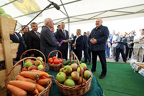 Лукашэнка абяцае падтрымку фермерам