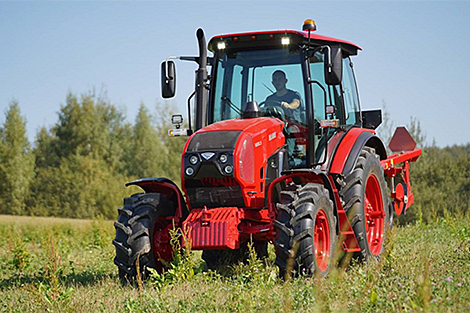 МТЗ укарэніць новыя рашэнні на базе трактара BELARUS 1222.3, які атрымаў Знак якасці