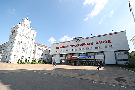 МТЗ да канца года мае намер паставіць ва Узбекістан амаль 2 тыс. трактаракамплектаў