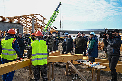Лукашэнка аб працоўных мігрантах: да іх трэба ставіцца, як да сваіх людзей
