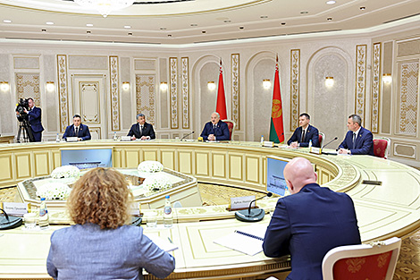 Лукашэнка: Беларусь гатова пастаўляць у Калінінградскую вобласць неабходныя прадукты харчавання, у тым ліку бульбу