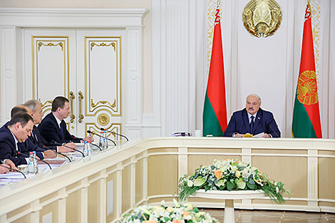 Лукашэнка патрабуе ўзмацніць работу па асноўных рынках