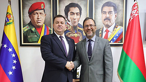 Беларусь і Венесуэла дамовіліся аднавіць комплексную работу па праектах прамкааперацыі