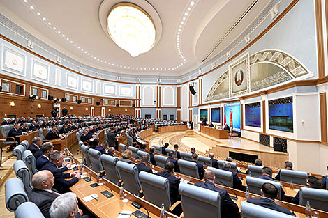 Лукашэнка: беларускай прамысловасці неабходна займаць свае нішы ў Афрыцы, Лацінскай Амерыцы і Азіі