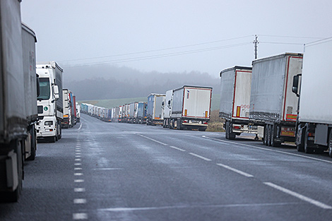 ДМК: літоўскія фуры змогуць пакінуць стаянкі пасля адкрыцця Літвой граніцы