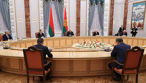 Лукашэнка заклікае краіны СНД актыўней адкрывацца адзін аднаму, аднаўляць транспартныя зносіны