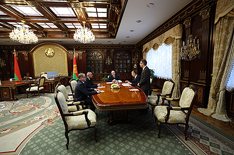 Лукашэнка пацікавіўся станам спраў на 