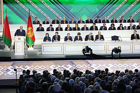 Лукашэнка заявіў аб неабходнасці паскорыць укараненне перспектыўных распрацовак у рэальным сектары