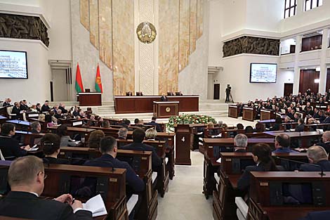 Лукашэнка заклікаў беларусаў канчаткова ўсвядоміць сваё нацыянальнае адзінства