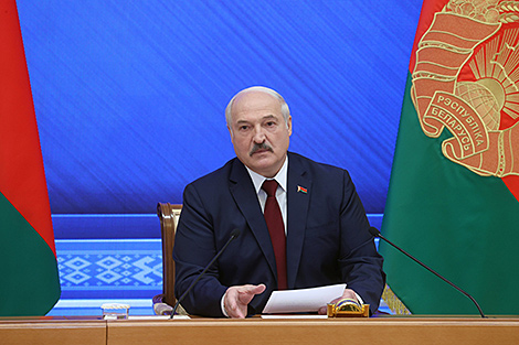 Лукашэнка: пераносіць прэзідэнцкія выбары 2020 года ў Беларусі было б непрыстойна і незаконна