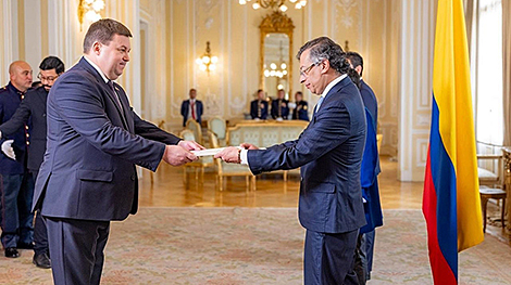 Пасол Беларусі ўручыў даверчыя граматы прэзідэнту Калумбіі