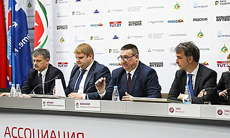 Новым старшынёй Беларускай федэрацыі футбола выбраны Уладзімір Базанаў