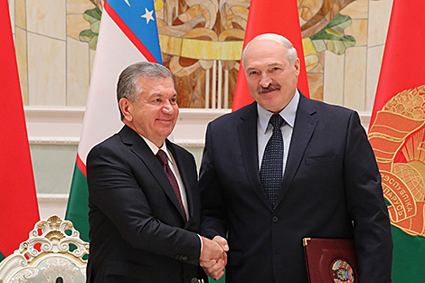 Віншаванне з перамогай на выбарах і двухбаковы парадак дня - адбылася тэлефонная размова Лукашэнкі з Мірзіёевым