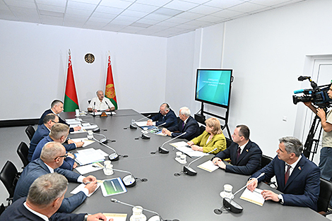 Лукашэнка назваў важнейшае пытанне, пра якое нялішне гаварыць і тысячны раз
