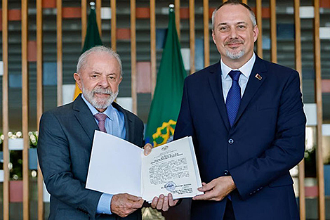Пасол Беларусі ўручыў даверчыя граматы прэзідэнту Бразіліі