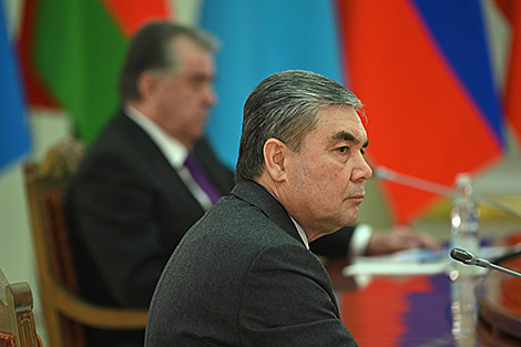 Лукашэнка павіншаваў Гурбангулы Бердымухамедава з днём нараджэння