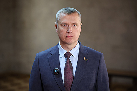 Эфект ад камандзіровак і нарады па-за рабочым часам. Крутой аб выкананні патрабаванняў Прэзідэнта