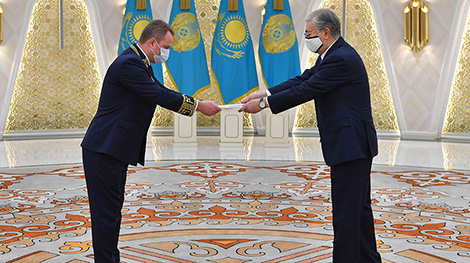 Беларускі пасол Уцюпін уручыў даверчыя граматы прэзідэнту Казахстана