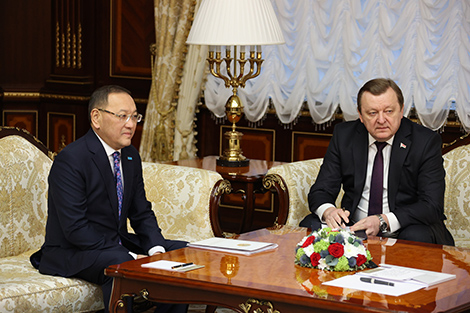 Лукашэнка разлічвае на падтрымку Казахстана, каб Беларусь ужо летам стала членам ШАС