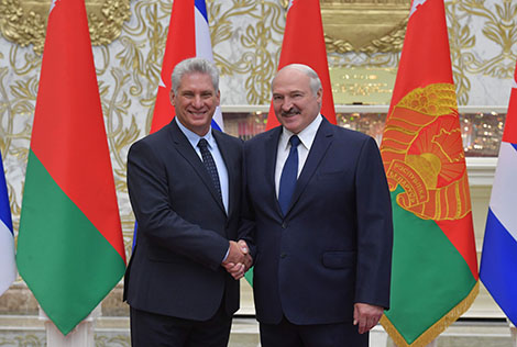 Лукашэнка пацвярджае гатоўнасць усяляк садзейнічаць пашырэнню супрацоўніцтва паміж Беларуссю і Кубай