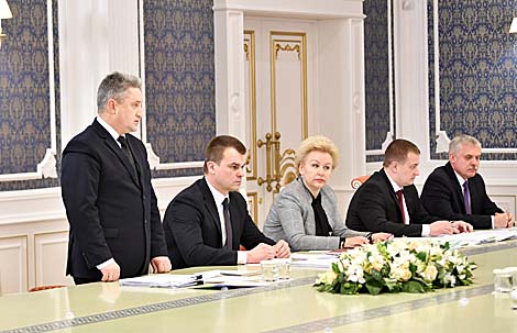 Дапрацоўка законапраекта і экспертныя меркаванні - падрабязнасці нарады ў Лукашэнкі па дзяржслужбе
