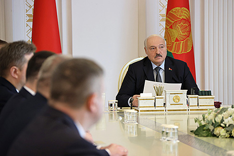 Упраўленцы мясцовай вертыкалі, дырэктары прадпрыемстваў і намеснікі міністраў. Кадравы дзень у Прэзідэнта