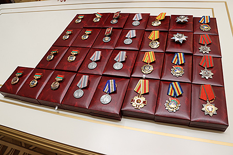 Дзяржузнагарод і Падзякі Прэзідэнта Беларусі ўдастоены 48 чалавек і ААТ 