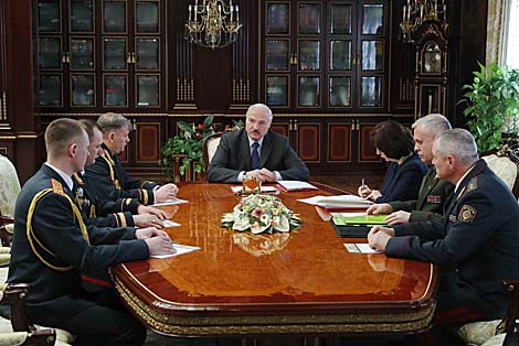 Лукашэнка разгледзеў кадравыя пытанні